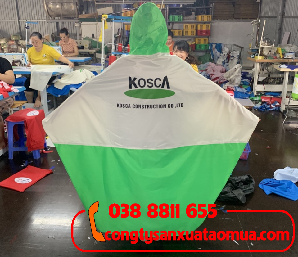 Xưởng may áo mưa theo màu nhận diện thương hiệu